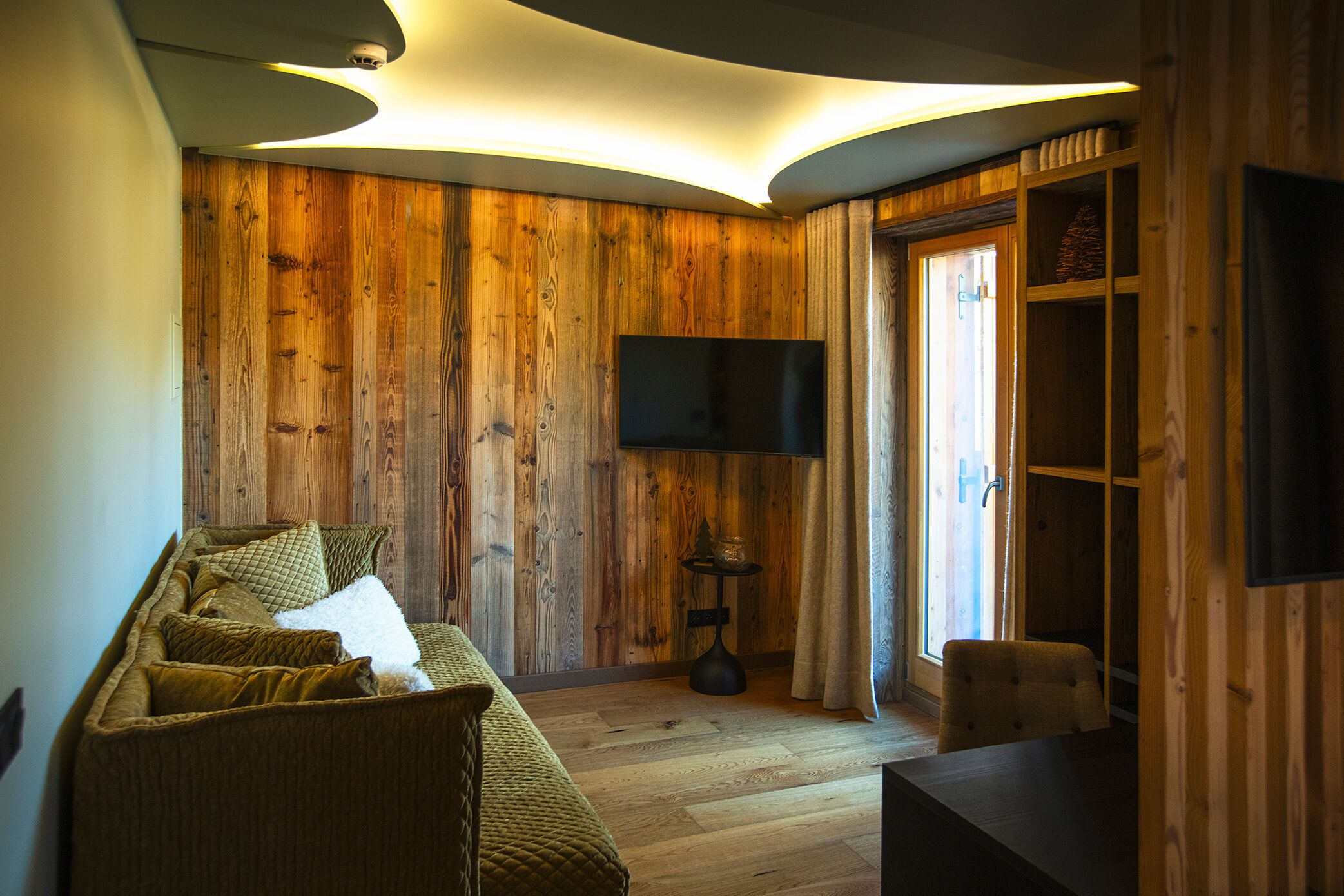 junior suite | 3 bedrooms, premium bedding, in-room safe, desk