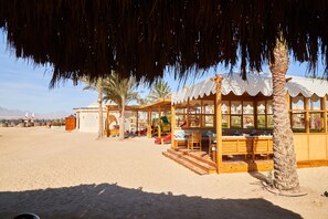 Plage, navette gratuite vers la plage, chaises longues, parasols
