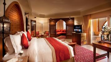 Roupas de cama premium, edredons de pluma, frigobar, cofres nos quartos