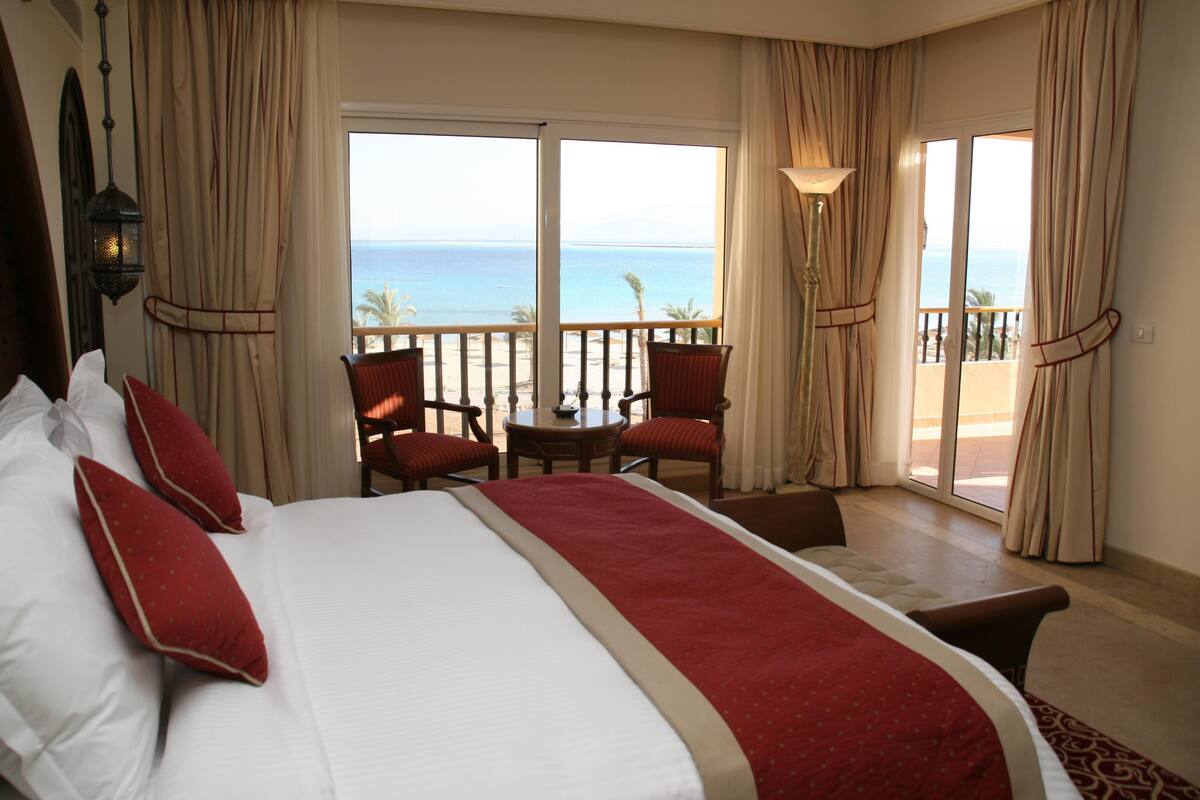 superior suite, bay view (deluxe suite) | premium bedding, down duvets, minibar, in-room safe