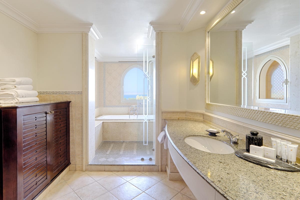 Literie de qualité supérieure, couette en duvet d'oie, minibar