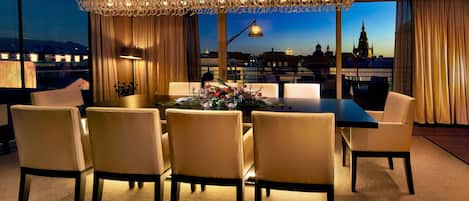 Suite presidencial, 2 habitaciones, terraza, vistas a la ciudad | Vistas del balcón