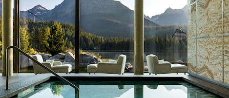 Indoor spa tub