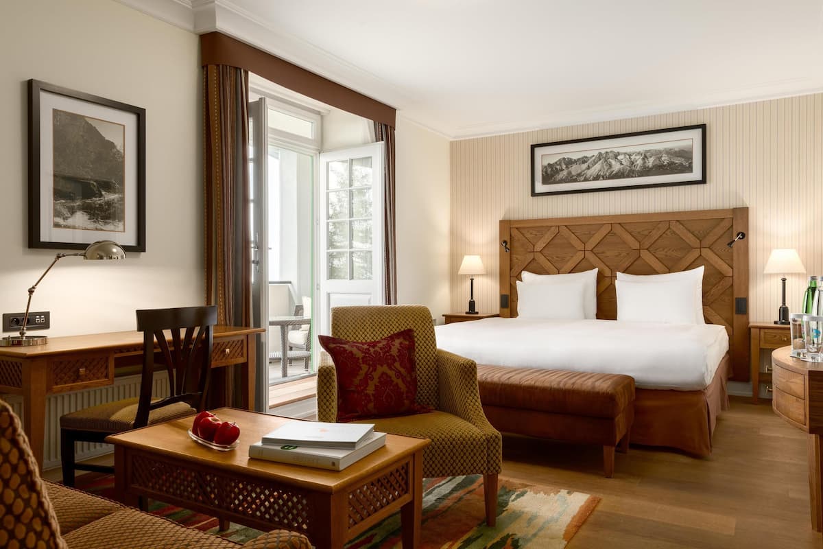 Premium bedding, down comforters, minibar, in-room safe