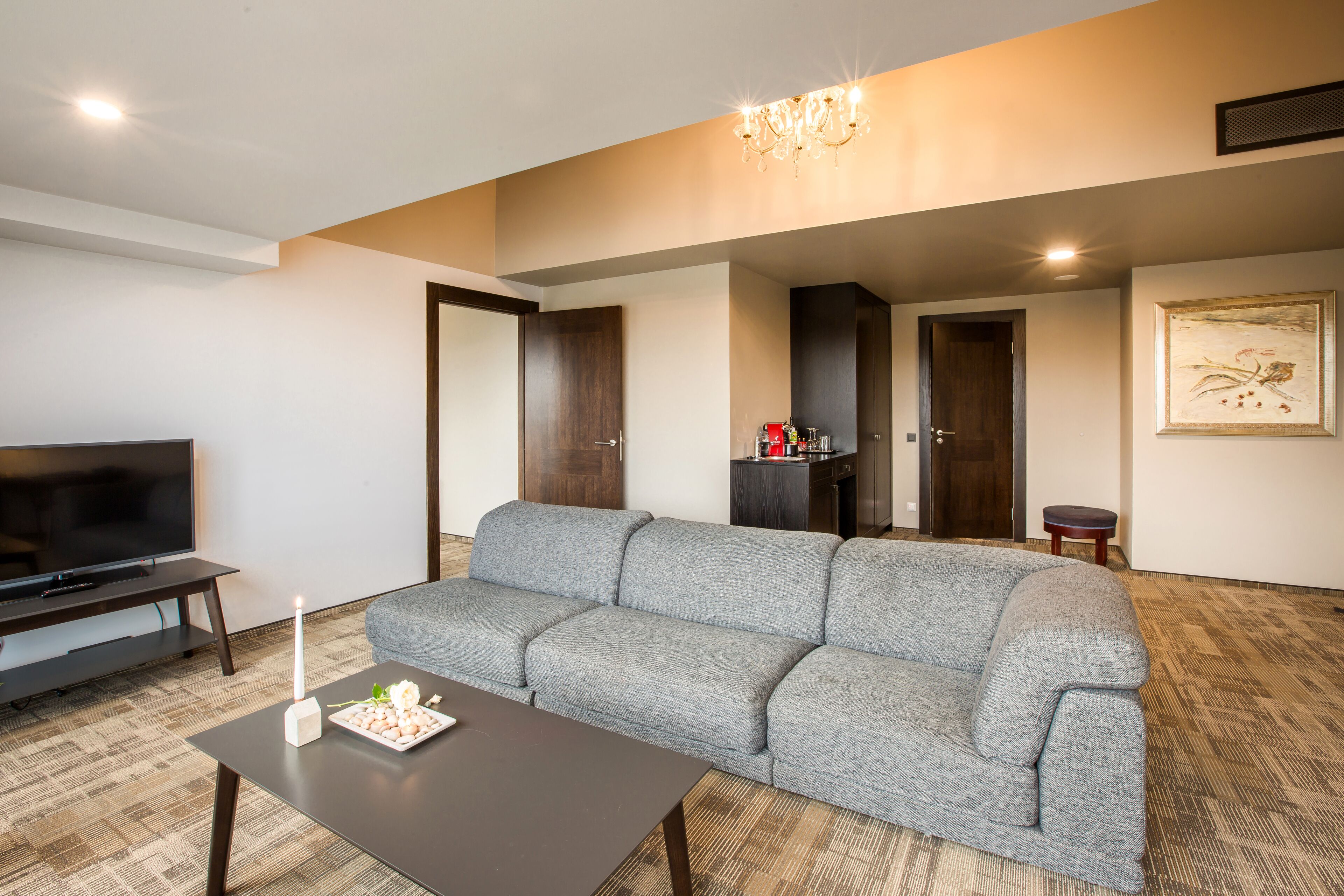 Suite, 1 Bedroom | 1 bedroom, hypo-allergenic bedding, minibar, in-room safe