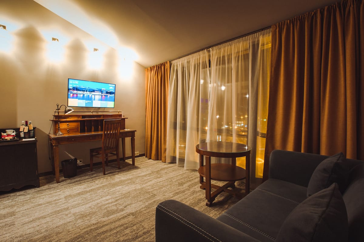 Family Room (with Morning Gym Access)