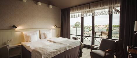 Junior-sviitti, terassi (with Morning Gym Access) | 1 makuuhuone, allergiatestatut vuodevaatteet, minibaari