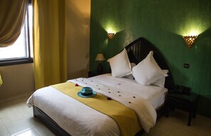 Minibar, in-room safe, individually decorated, rollaway beds - Amani Hotel Suites & Spa (Marrakech)