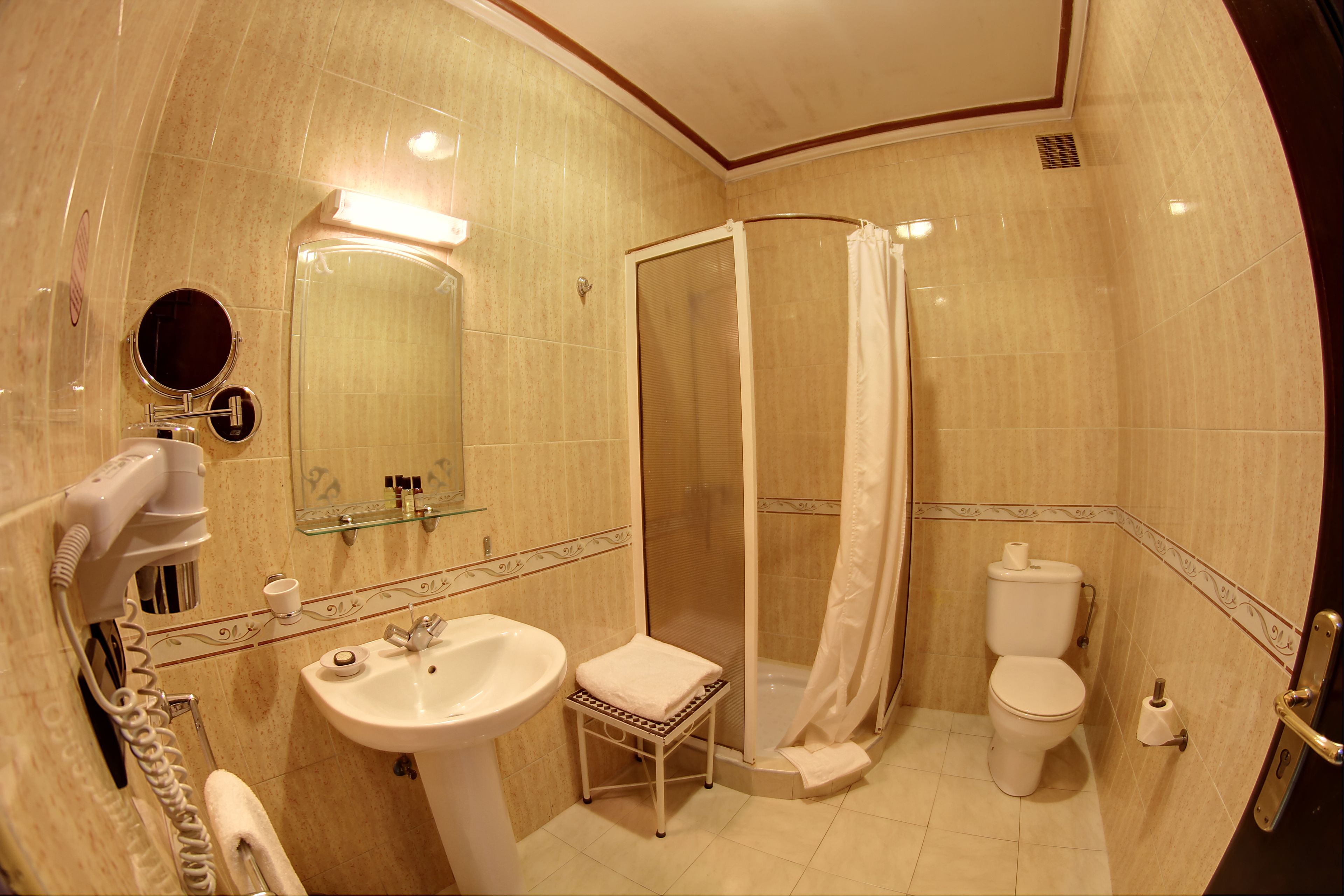 single room | bathroom | free toiletries, hair dryer, towels