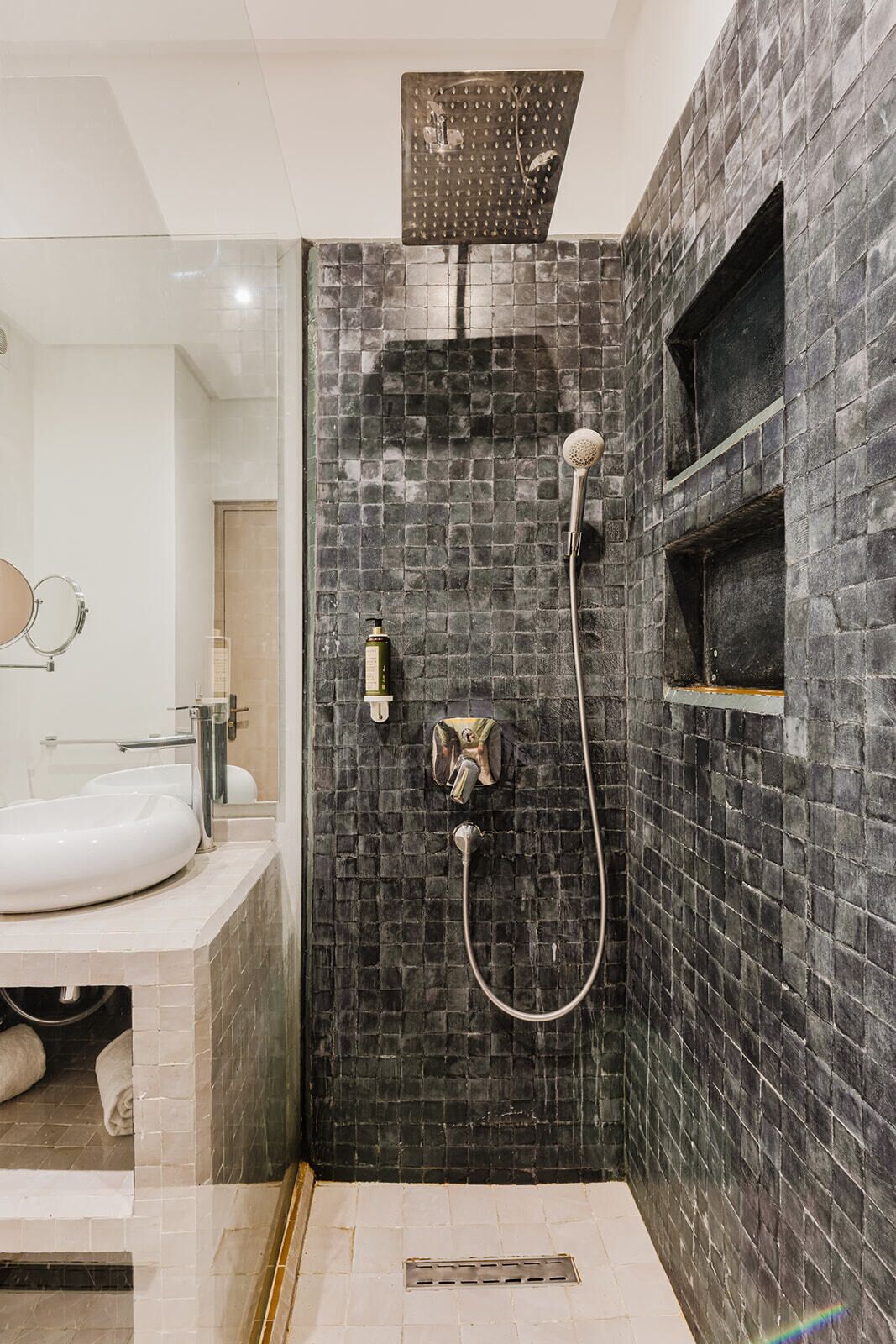 Senior Suite | Banheiro | Produtos de toalete grátis, secador de cabelo, toalhas de banho 