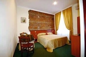Minibar, in-room safe, alarm clocks - Accommodation Delia (Rome)