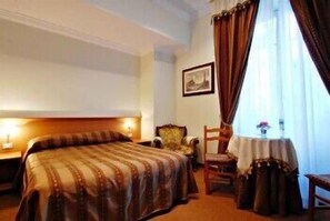 Minibar, in-room safe, alarm clocks - Accommodation Delia (Rome)