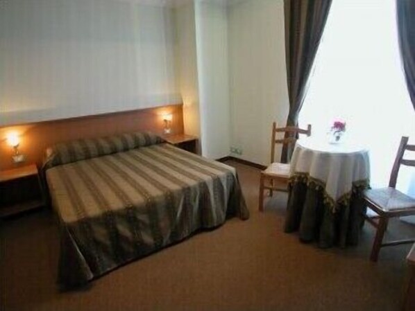 Minibar, in-room safe, alarm clocks