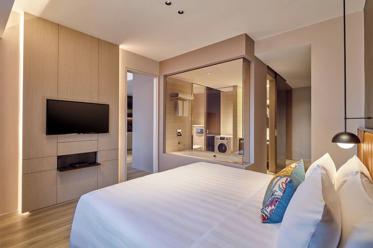 1 bedroom, Egyptian cotton sheets, premium bedding, in-room safe