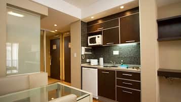 Fridge, microwave, coffee/tea maker, cookware/dishes/utensils