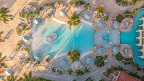 2 outdoor pools, pool umbrellas, pool loungers - Coco Beach Resort (San Pedro)