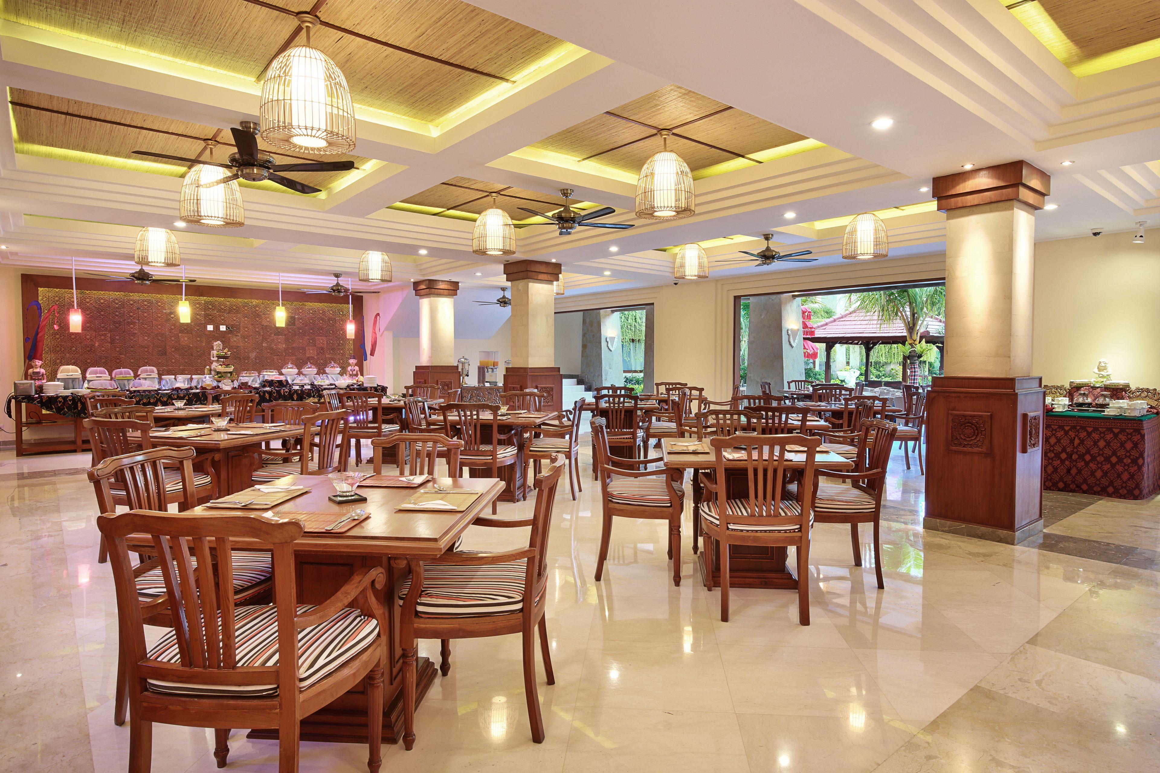 Breakfast, lunch, dinner served; Indonesian cuisine 