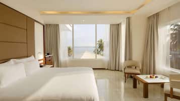 Hypo-allergenic bedding, minibar, in-room safe, desk