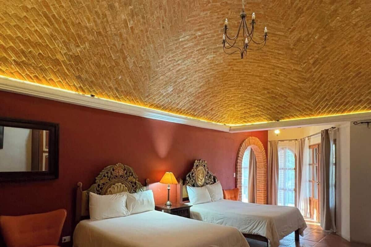 In-room safe, bed sheets