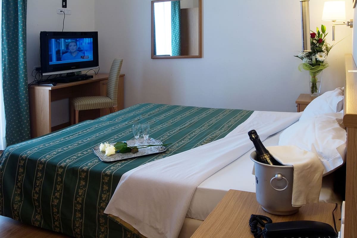 Minibar, in-room safe, desk, soundproofing