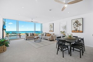 2 Bedroom Superior Ocean View | In-room dining - Brighton on Broadwater Shores (Southport)