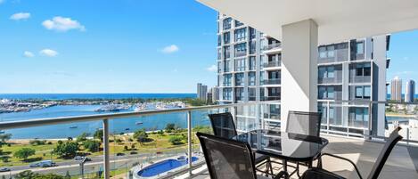 1 Bedroom Ocean View Apartment | Balcony