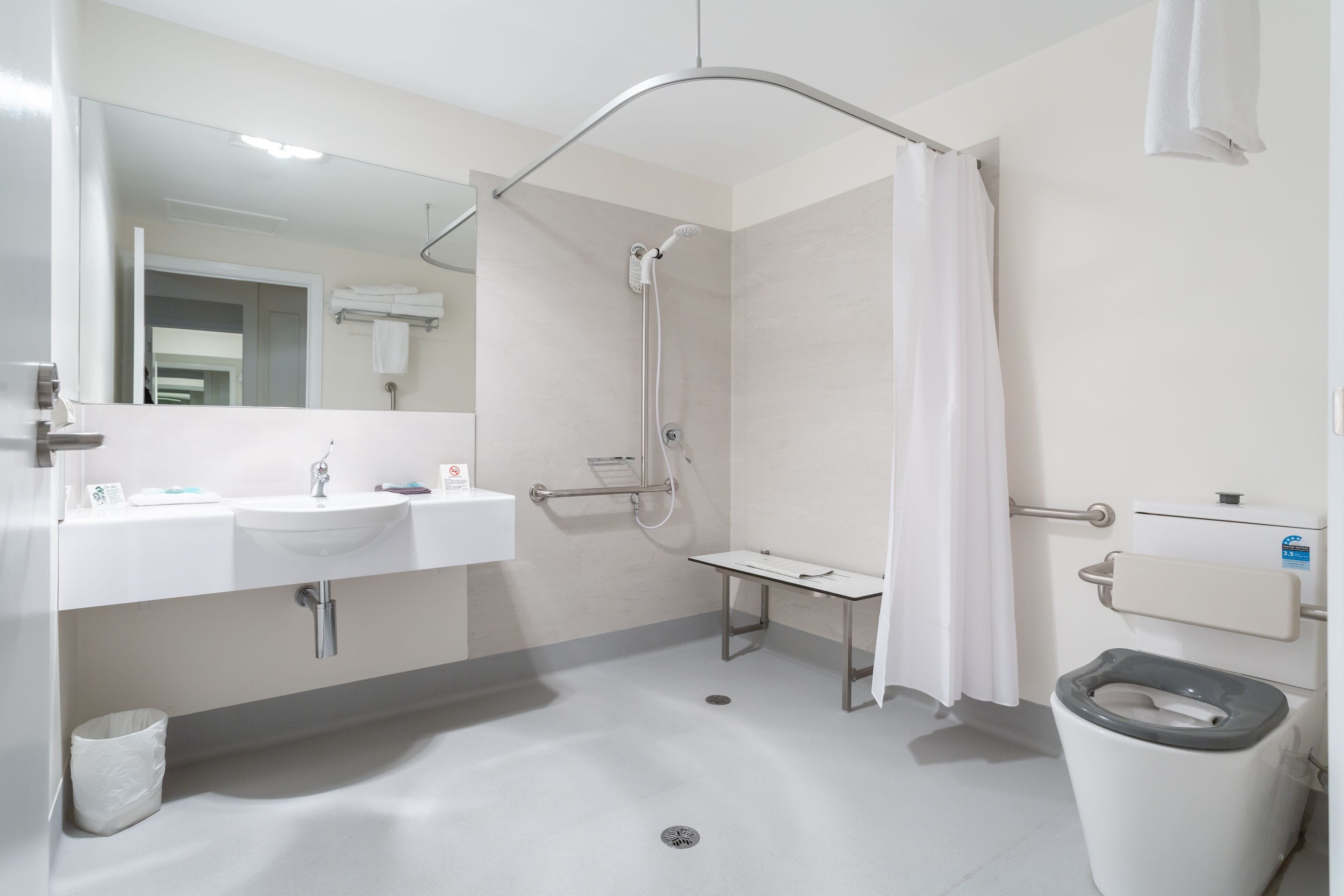 Superior Queen/Twin Room | Bathroom | Free toiletries, hair dryer, towels, soap