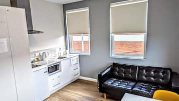 Superior Studio, 1 Bedroom | Private kitchenette | Fridge, microwave, coffee/tea maker, electric kettle