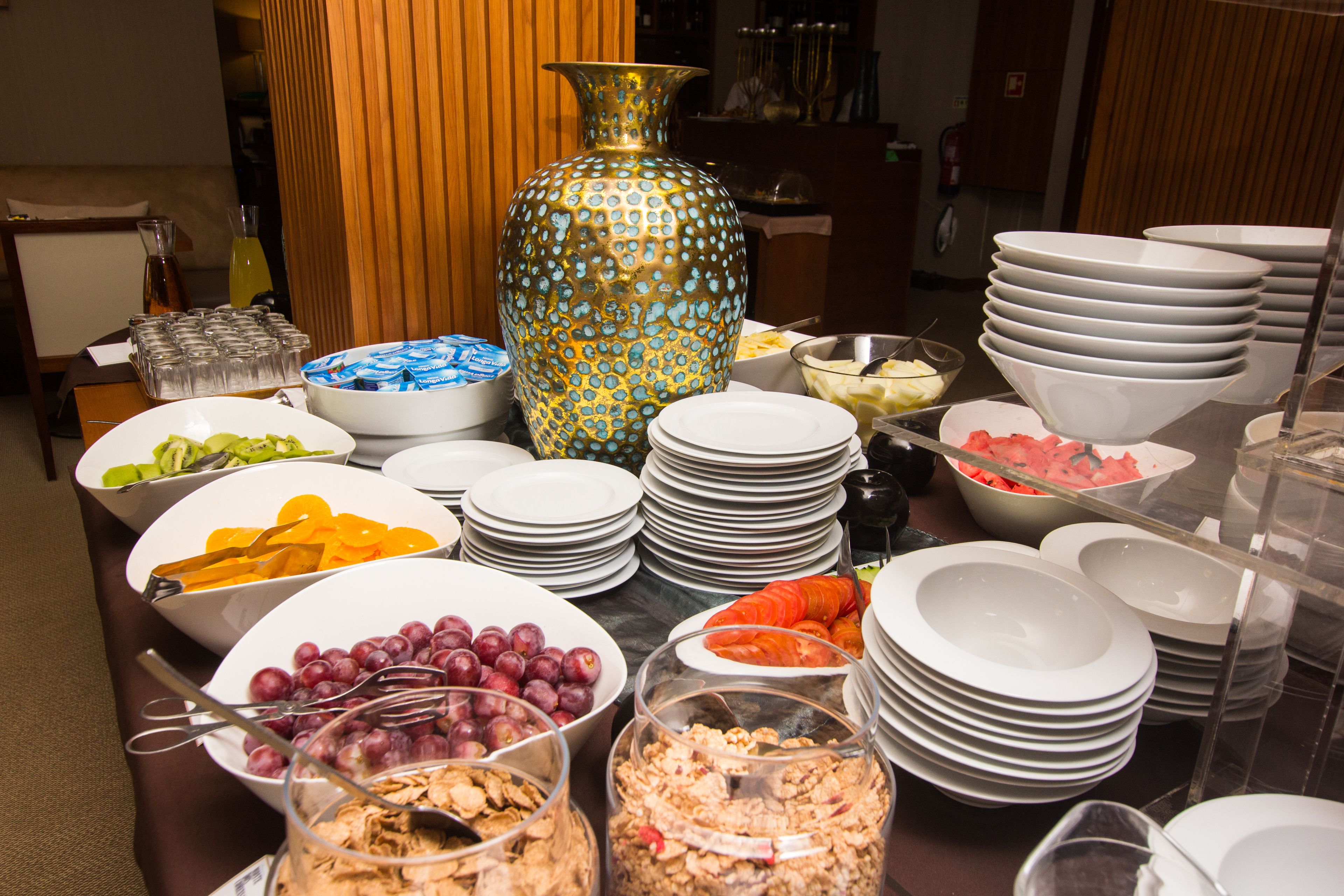 daily full breakfast (eur 15 per person)