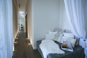 Una bañera de hidromasaje, tratamientos corporales, aromaterapia