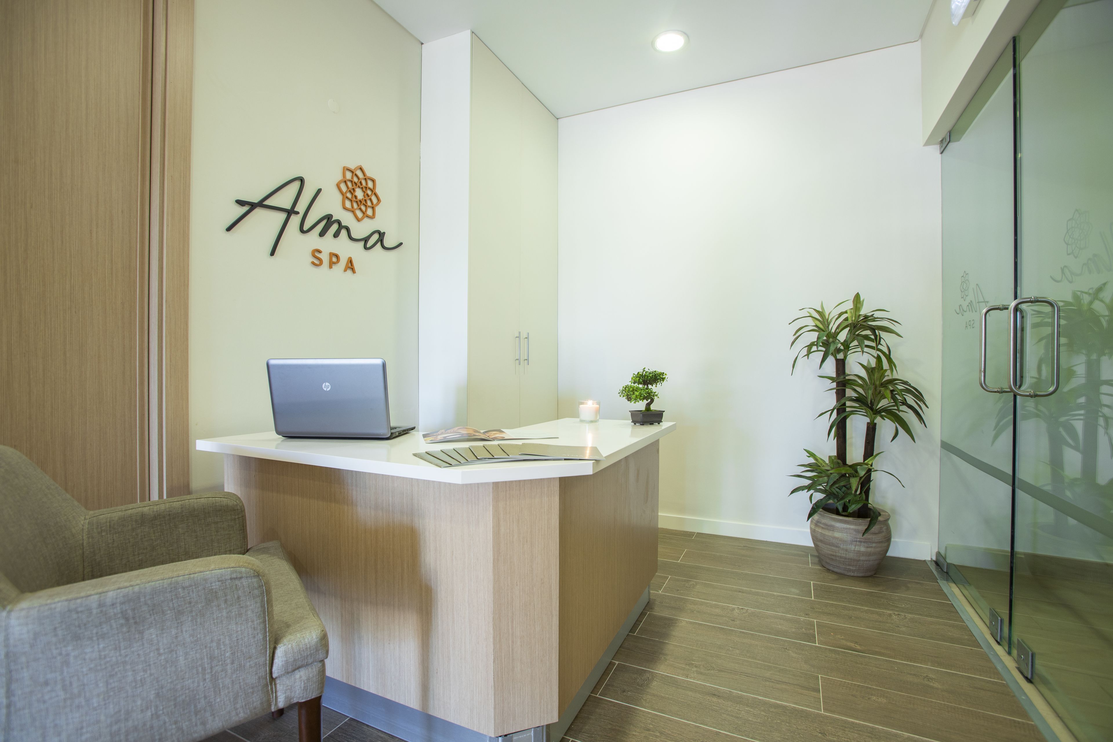 hot tub, body treatments, aromatherapy, hot stone massages