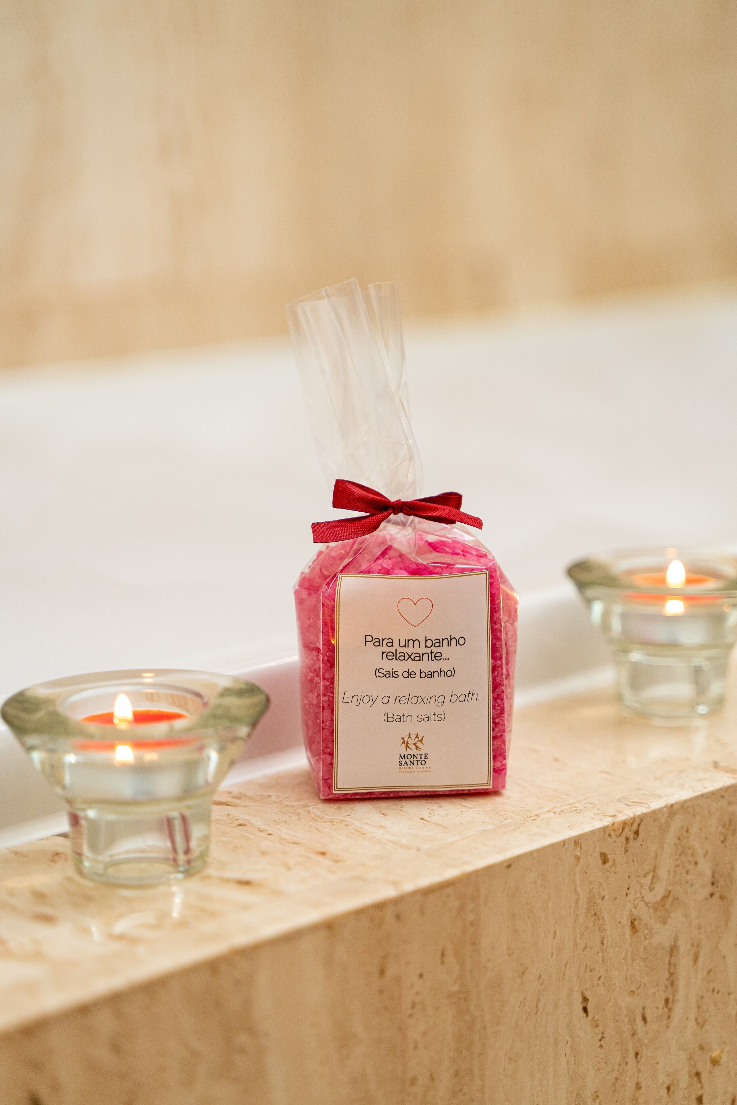 romantic suite | bathroom amenities | combined shower/bathtub, hair dryer, bathrobes, slippers