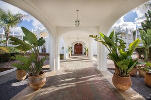 Couples treatment room(s), sauna, hot tub, steam room