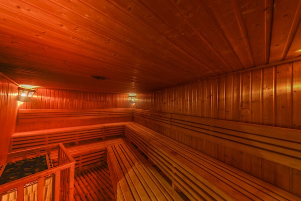 Couples treatment rooms, sauna, hot tub, steam room, Turkish bath