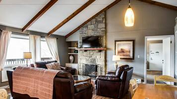 Apartment, 2 Bedrooms | Living room | Flat-screen TV