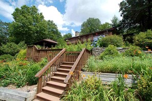 Property grounds - Cliff Dwellers Inn (Blowing Rock)