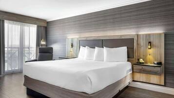 Caja fuerte, tabla de planchar con plancha, cunas gratuitas