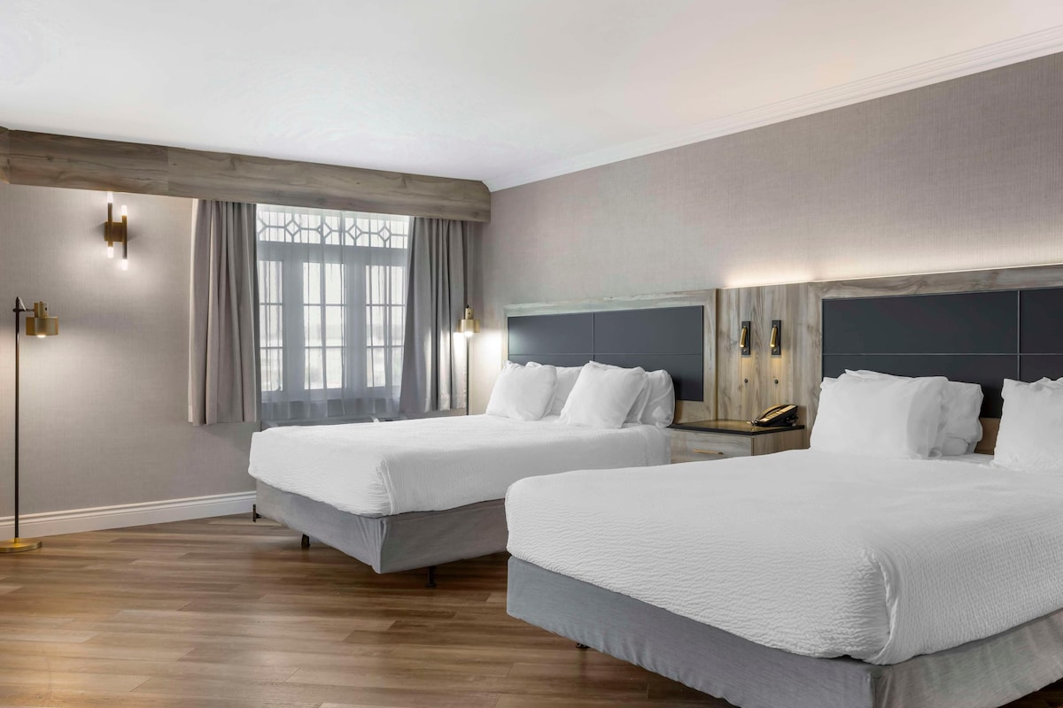 In-room safe, iron/ironing board, cribs (surcharge)