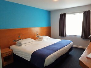 Standard Double Room | Premium bedding, desk, iron/ironing board, free WiFi - The Olympic Lodge (Aylesbury)