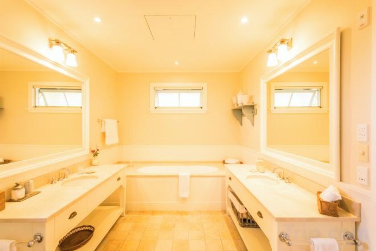 Grand Lodge Junior Suite