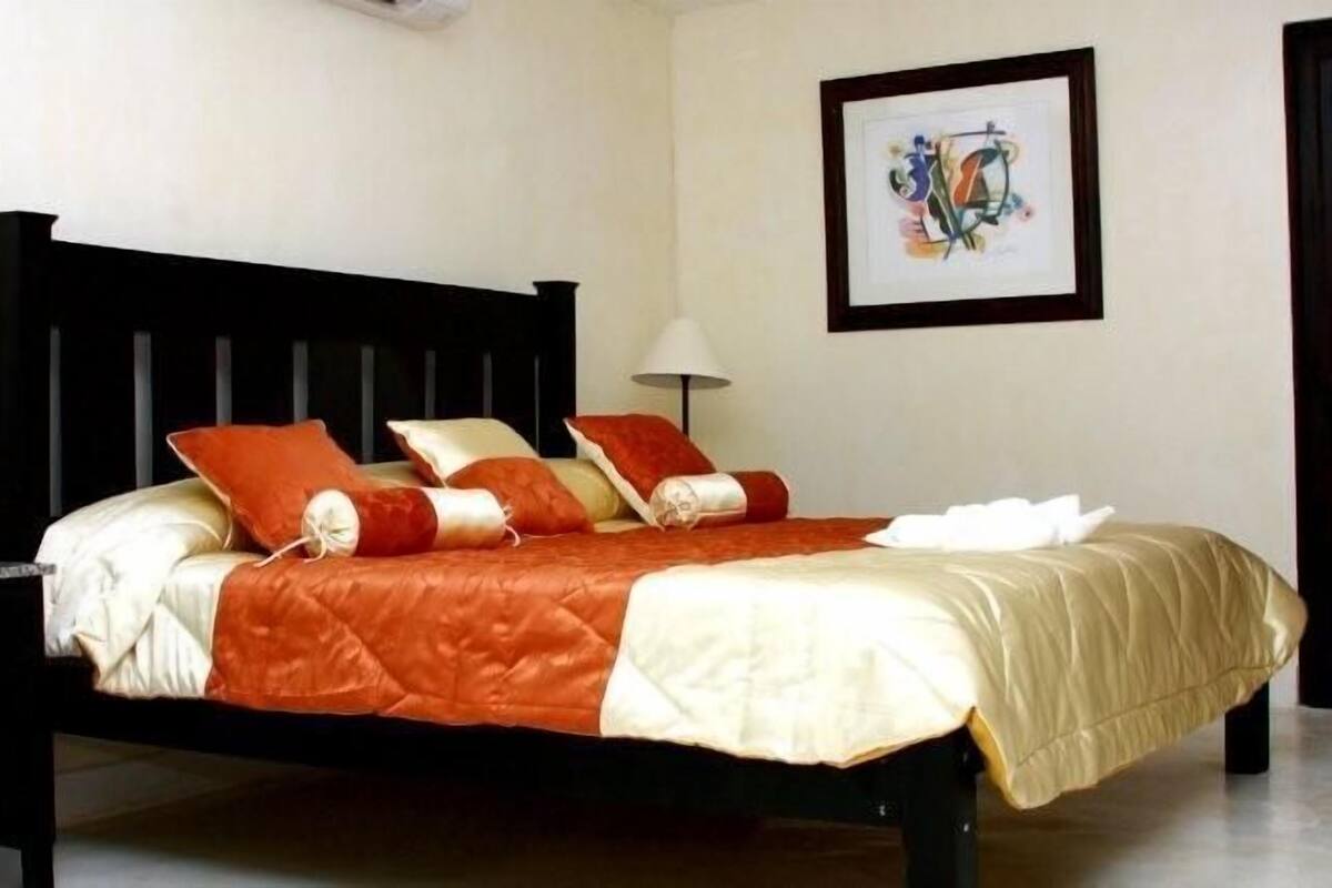 Junior suite with two queen | Minibar, WiFi
