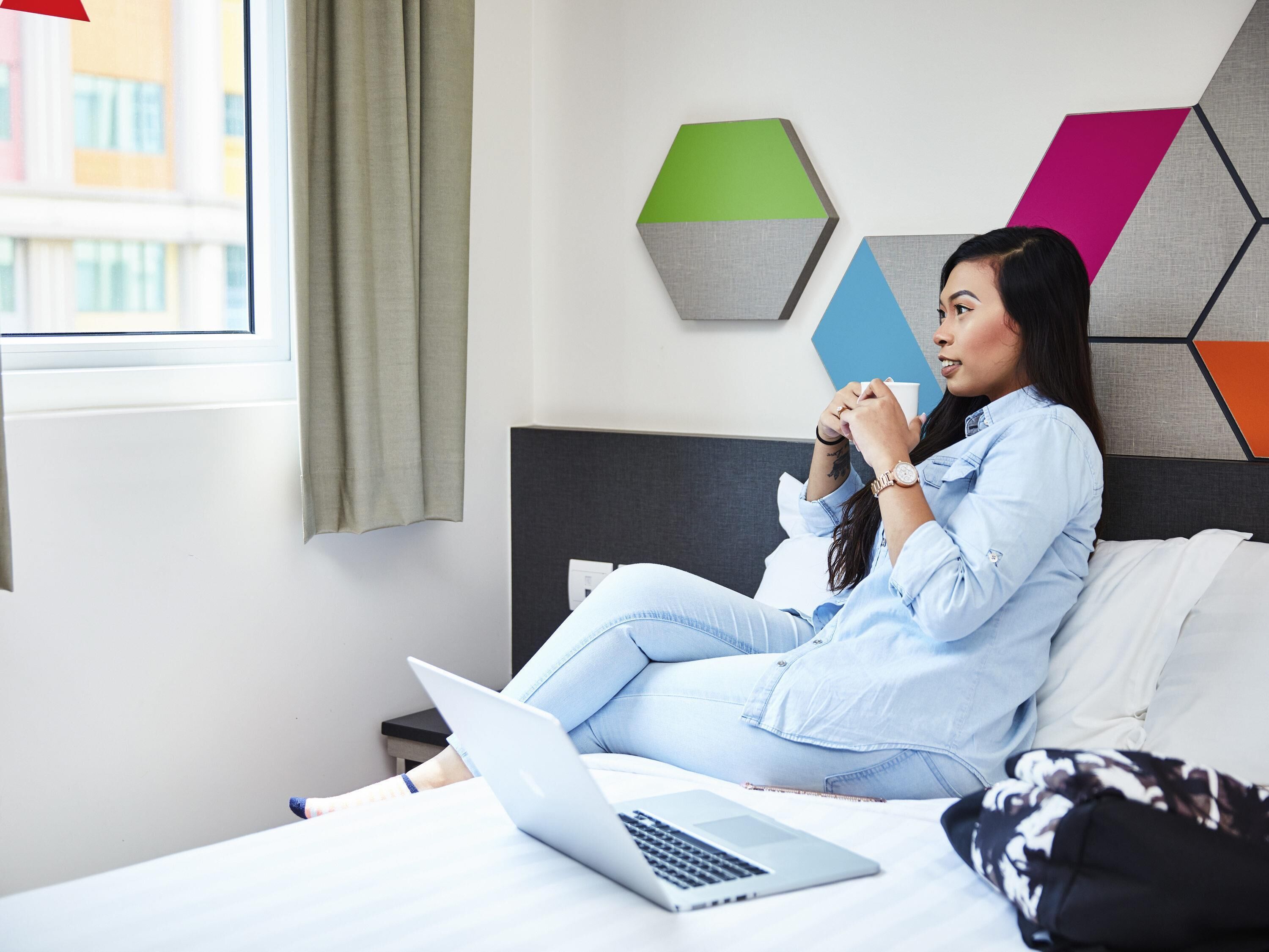 Habitació doble superior, 1 llit doble | Escriptori, planxa i posts de planxar, wifi gratuïta i roba de llit 