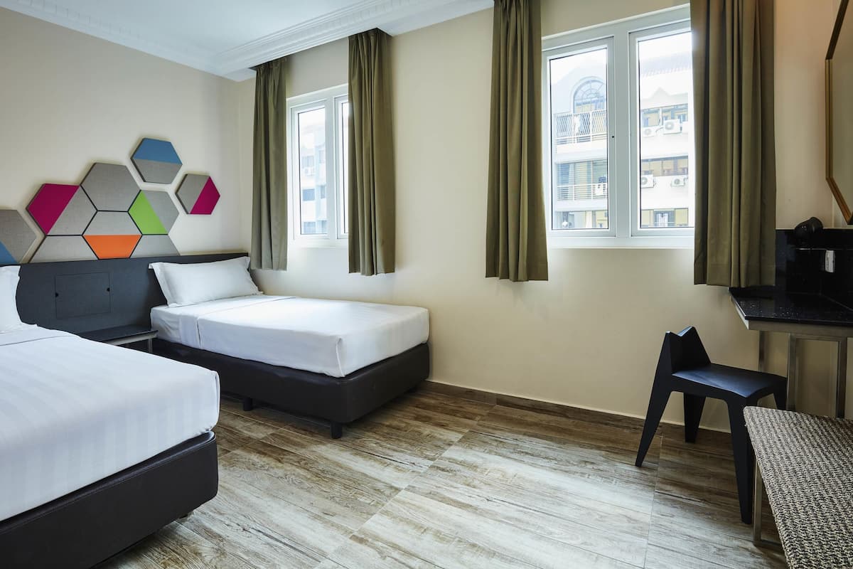 Superior kamer, 2 eenpersoonsbedden | Een bureau, een strijkplank/strijkijzer, gratis wifi, beddengoed