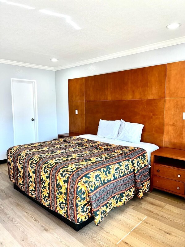 Schreibtisch, kostenloses WLAN, Bettwäsche