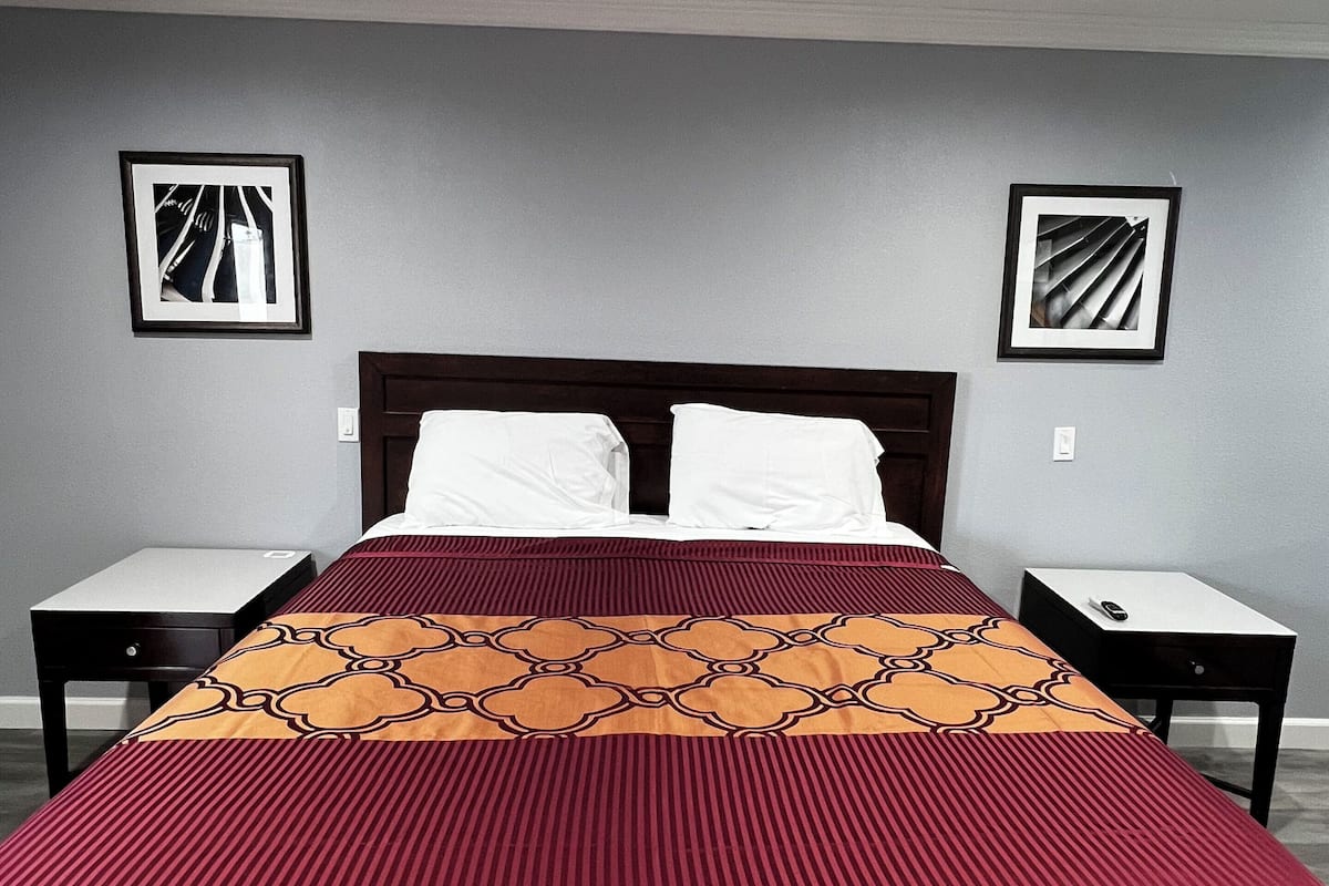 Habitación individual Deluxe | Escritorio, wifi gratis y ropa de cama