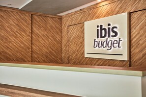 Reception - ibis budget Singapore Pearl (Singapore)