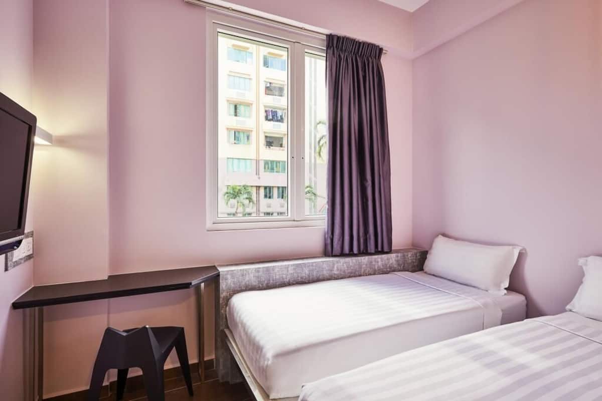 Habitación Deluxe, 2 camas individuales | Escritorio, tabla de planchar con plancha, wifi gratis y ropa de cama