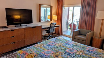 Deluxe Queen Room | Desk, free WiFi