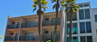 Royal Century Hotel