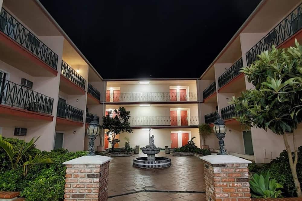 Royal Century Hotel